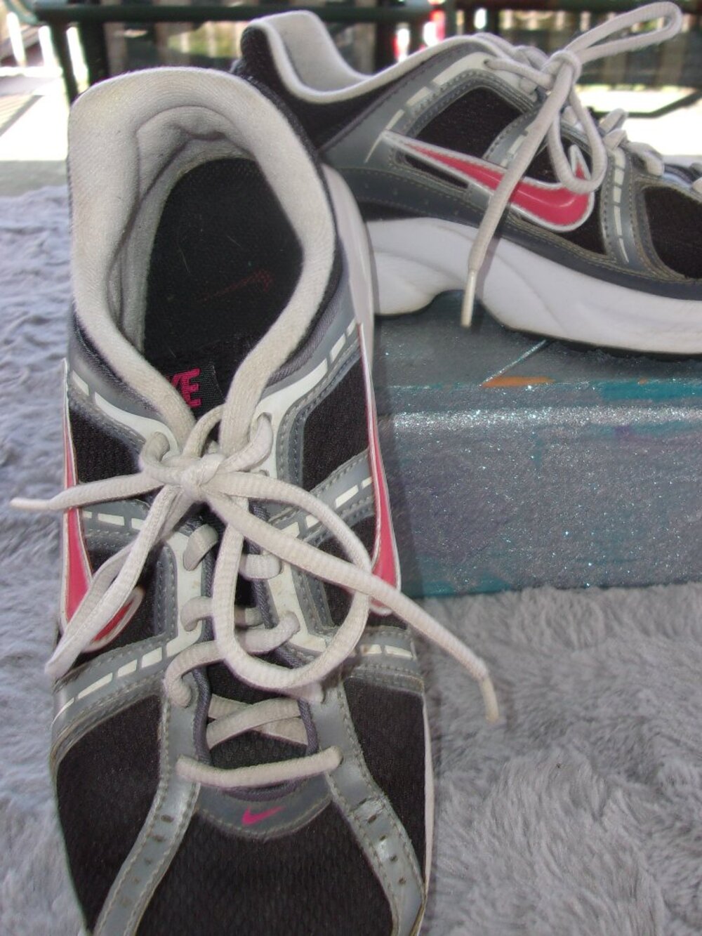S-214 WOMENS NIKE COMPLETE 2 RUNNING SHOES